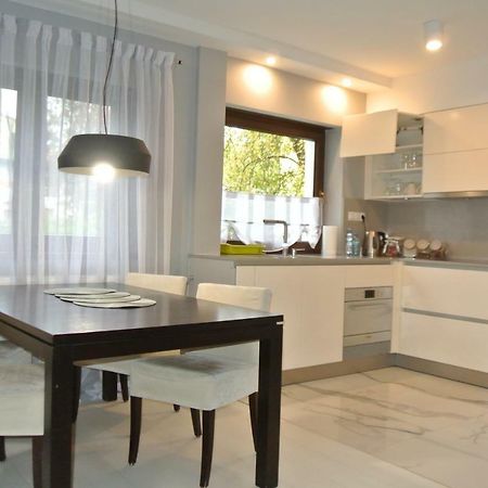 Apartamenty Centrum- Kochanowskiego -Dawniej Two-Bedroom Apartment Жельона Гора Екстериор снимка