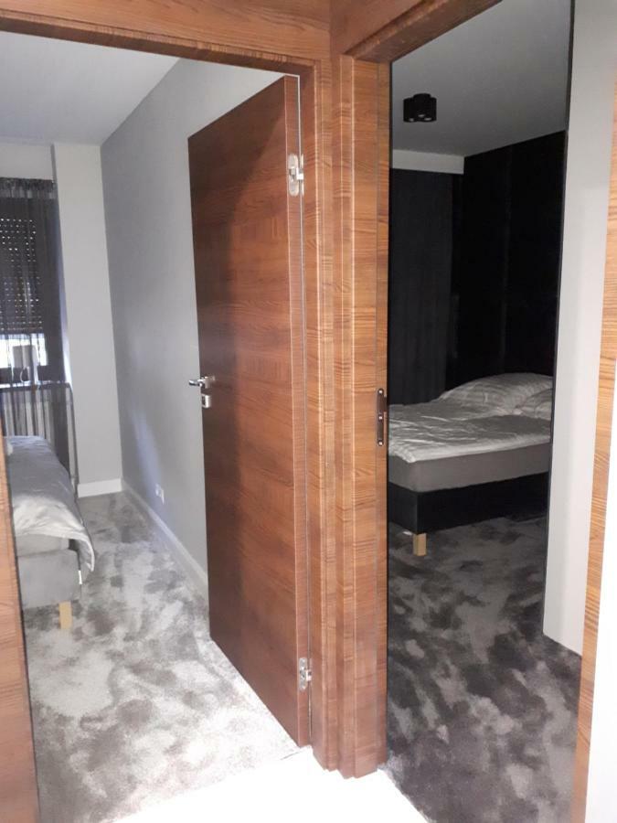 Apartamenty Centrum- Kochanowskiego -Dawniej Two-Bedroom Apartment Жельона Гора Екстериор снимка