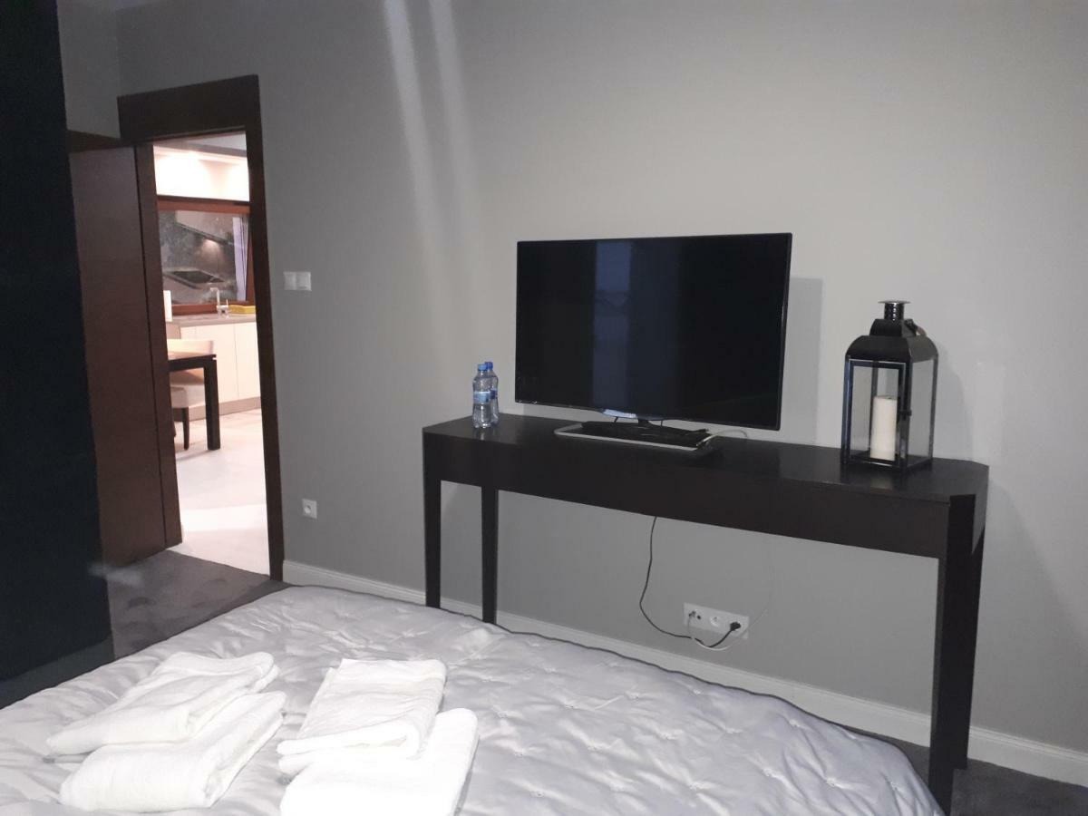 Apartamenty Centrum- Kochanowskiego -Dawniej Two-Bedroom Apartment Жельона Гора Екстериор снимка