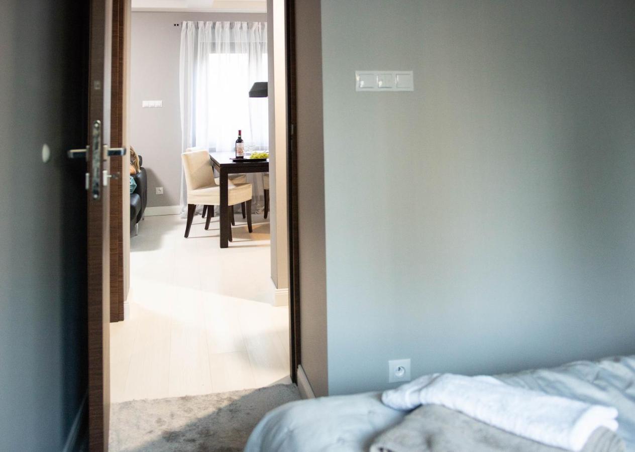 Apartamenty Centrum- Kochanowskiego -Dawniej Two-Bedroom Apartment Жельона Гора Екстериор снимка